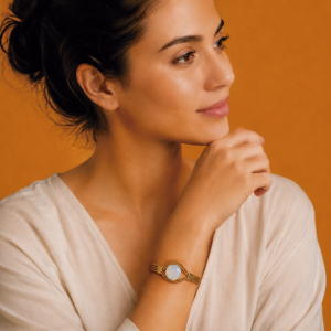 pulsera con piedra blanca trenzada