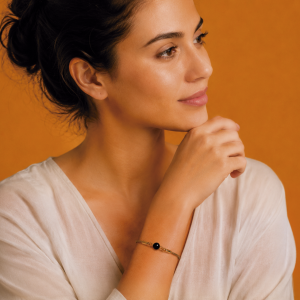 pulsera con piedra negra de Ónix