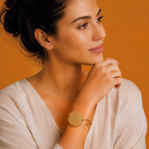 Mamedio Accesorios | Oro Vegetal | Joyería Artesanal en Sevilla brazalete circular de capim dourado natural