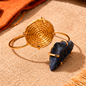 Mamedio Accesorios | Oro Vegetal | Joyería Artesanal en Sevilla brazalete circular de capim dourado y piedra natural de pirita (copia)