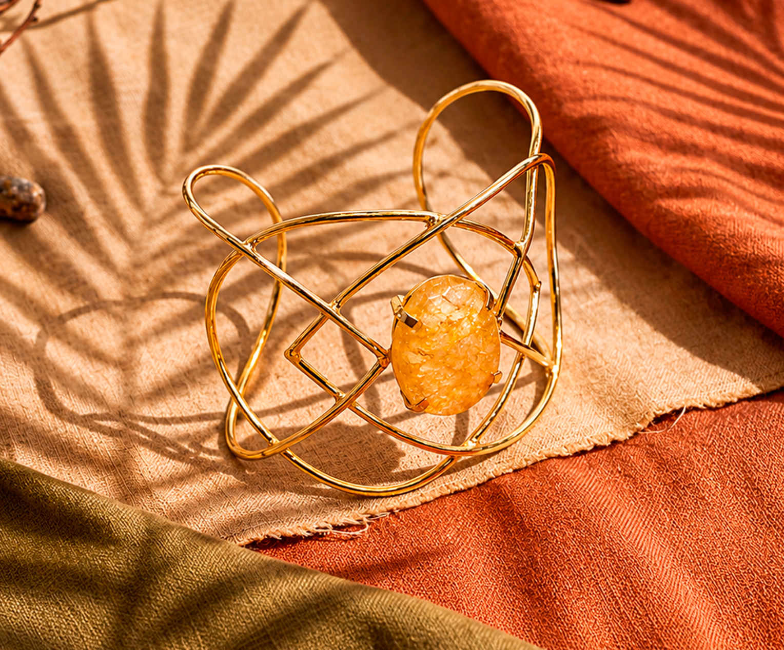 brazalete geométrico de capim dourado con amatista brazalete geométrico de capim dourado con amatista