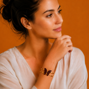 Mamedio Accesorios | Oro Vegetal | Joyería Artesanal en Sevilla brazalete mariposa con piedra con ojo de tigre
