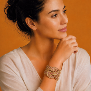 Mamedio Accesorios | Oro Vegetal | Joyería Artesanal en Sevilla brazalete trenzado capim dourado y rosa